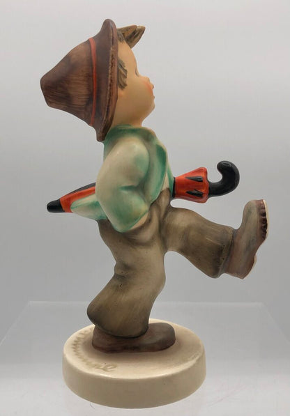 Vtg Goebel W. Germany Hummel “Happy Traveler” #109 Porcelain Figurine /b