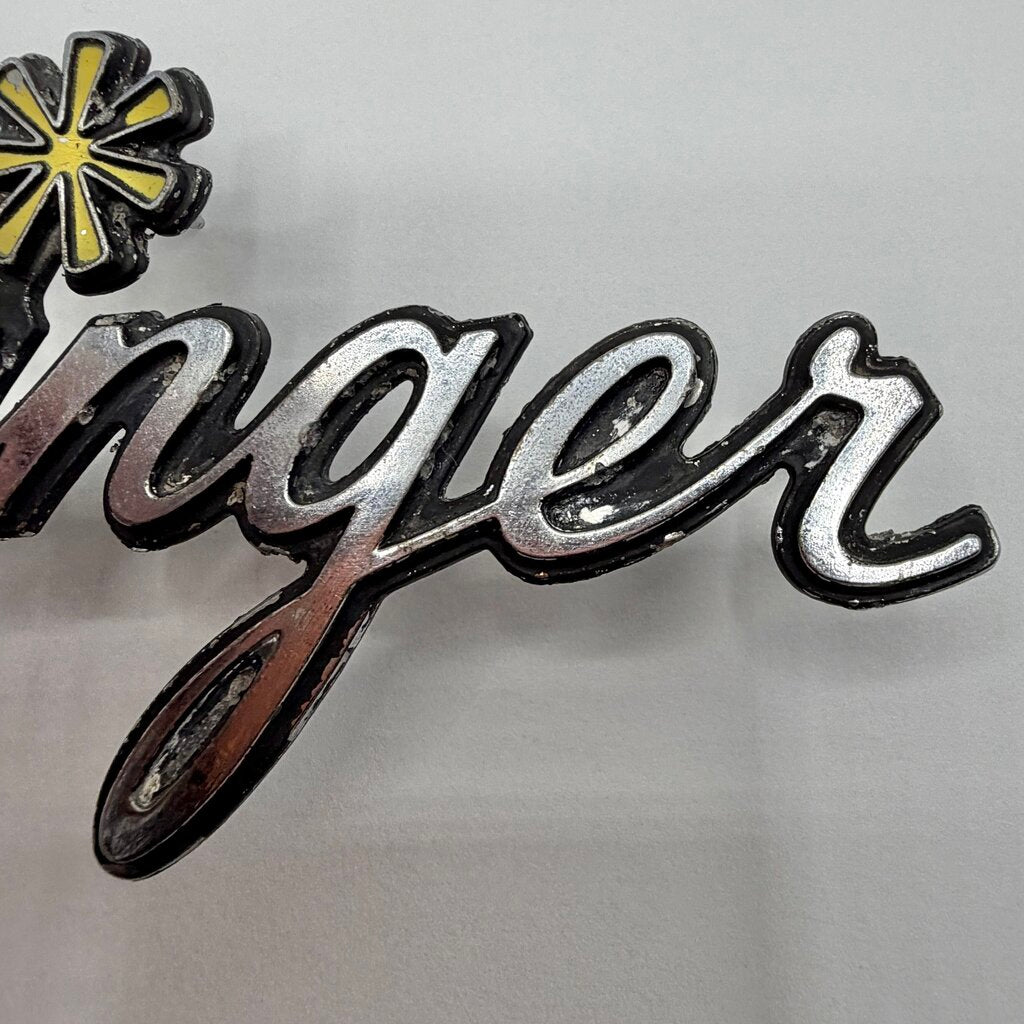 Vintage Original 1970-1974 Dodge Dart Swinger Emblem 3446102 /cb