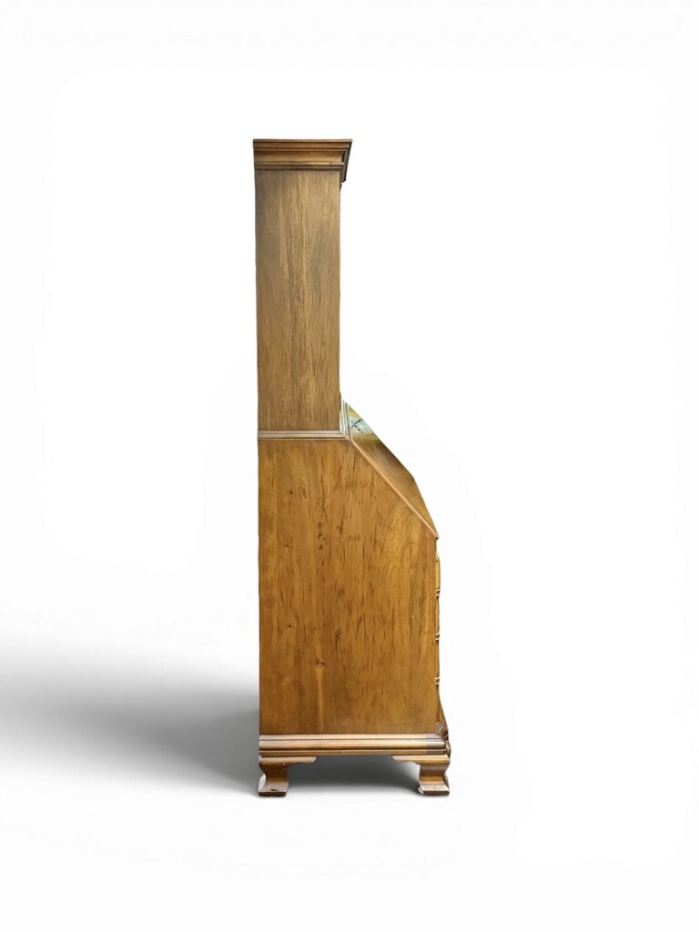Maddox of Jamestown Hutch With Bubble Glass Doors