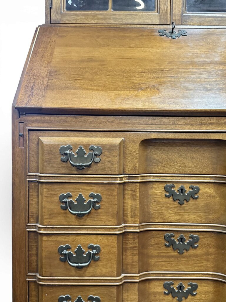 Maddox of Jamestown Hutch With Bubble Glass Doors