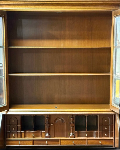 Maddox of Jamestown Hutch With Bubble Glass Doors