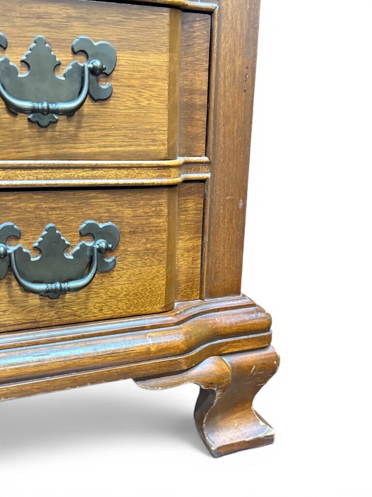 Maddox of Jamestown Hutch With Bubble Glass Doors