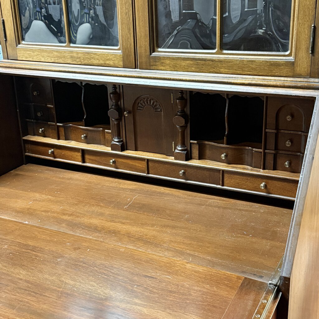 Maddox of Jamestown Hutch With Bubble Glass Doors