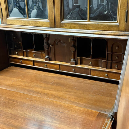 Maddox of Jamestown Hutch With Bubble Glass Doors