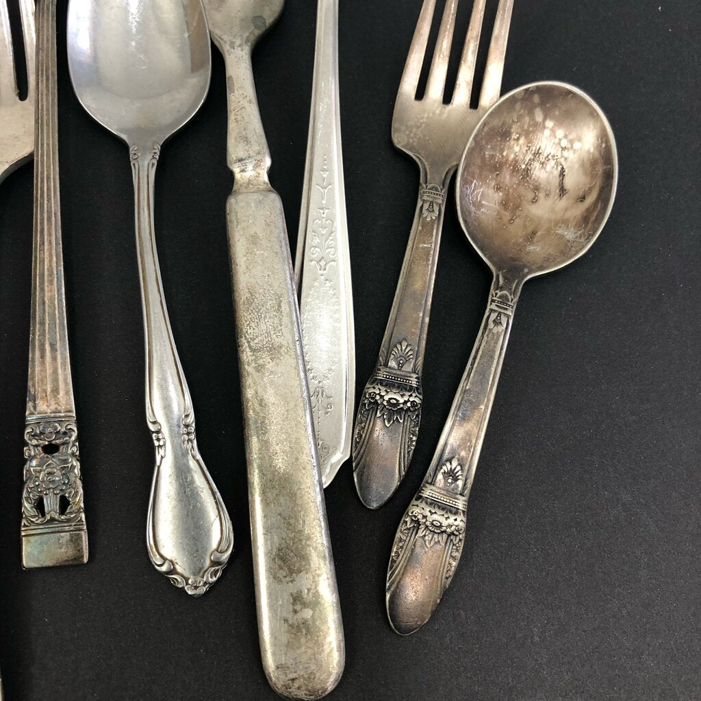 Eclectic 32pc Lot of Antique & Vintage Silver Plate Flatware /b