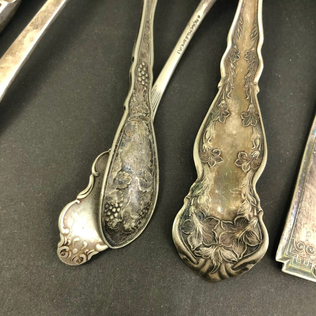 Eclectic 32pc Lot of Antique & Vintage Silver Plate Flatware /b