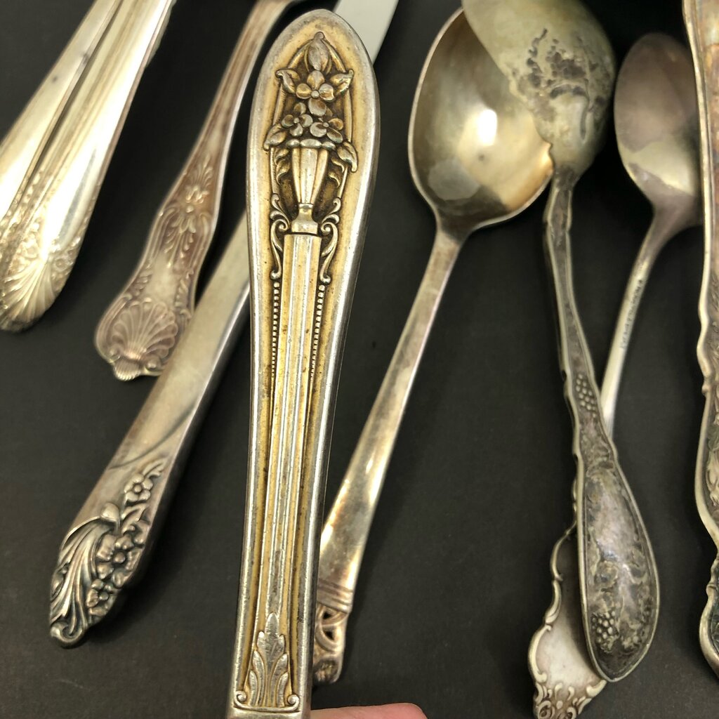Eclectic 32pc Lot of Antique & Vintage Silver Plate Flatware /b