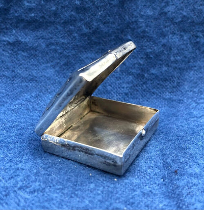 Small Sterling Silver Pill Case w/ Native Amereican Motif /b