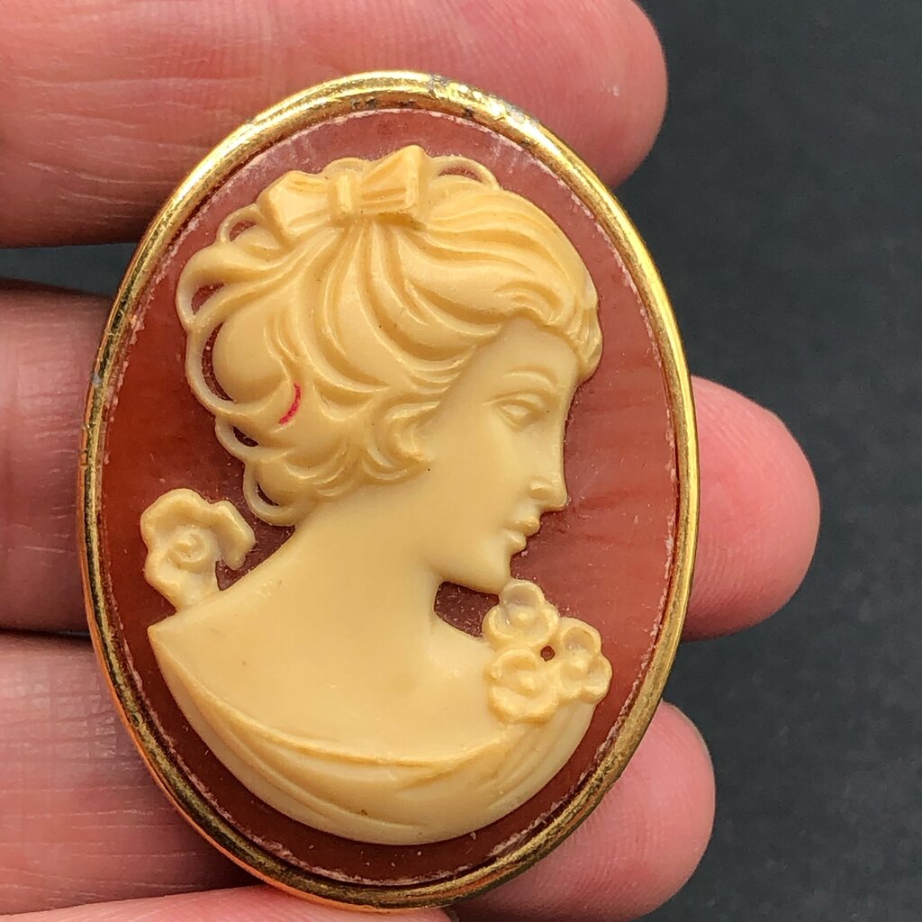 Lot of 5 Vintage Faux Cameo Pendants & Brooches /b
