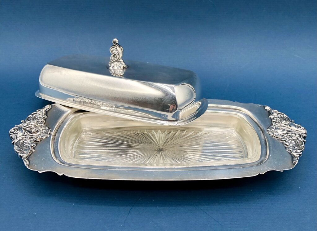 Wallace Silver Plate “Baroque” Covered Butter Dish w/ Glass Insert /b