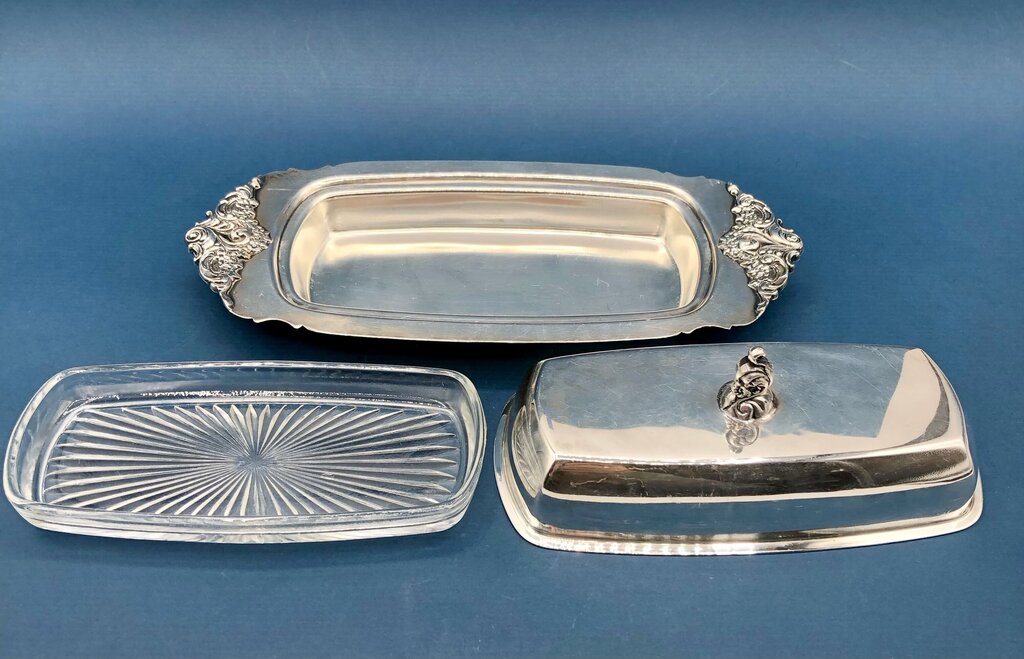 Wallace Silver Plate “Baroque” Covered Butter Dish w/ Glass Insert /b