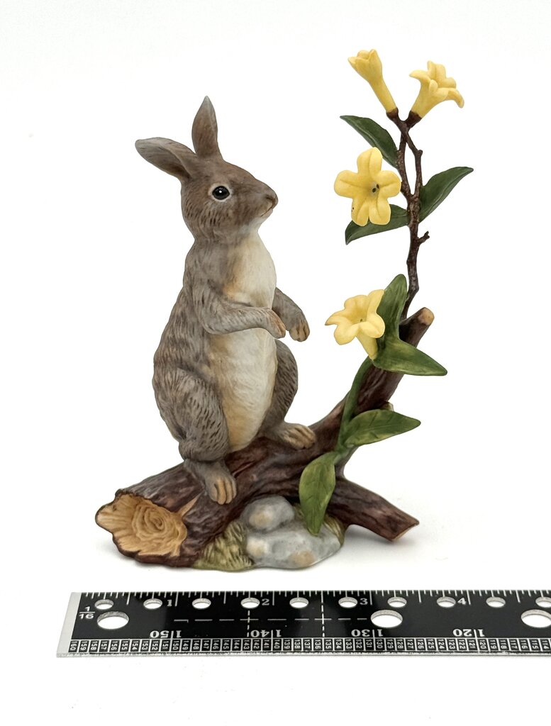 VTG Lenox "Cottontail Rabbit With Yellow Flowers" Figurine
