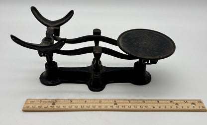 Antique Cast Iron Countertop Balance Scale & Weights /j