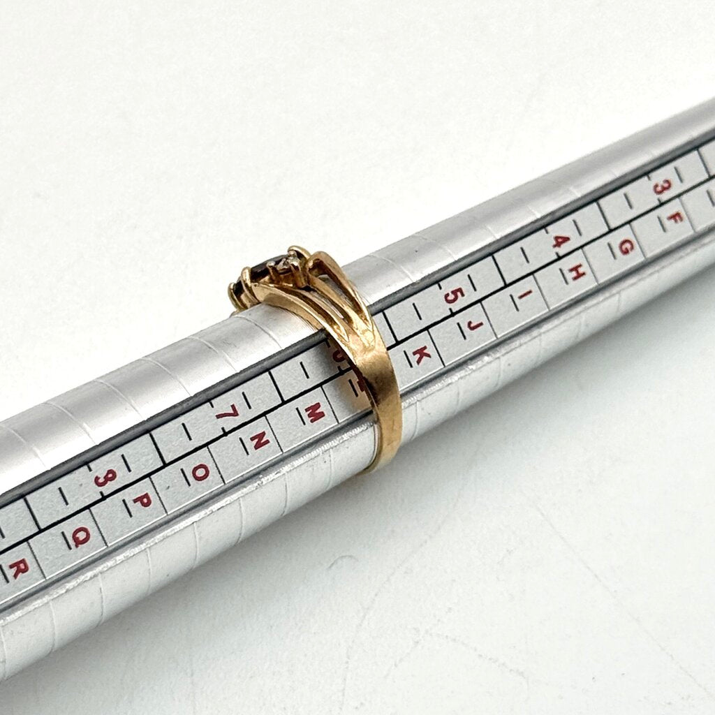 VTG 10k Yellow Gold Ring w/ Oval Cut Red Garnet
