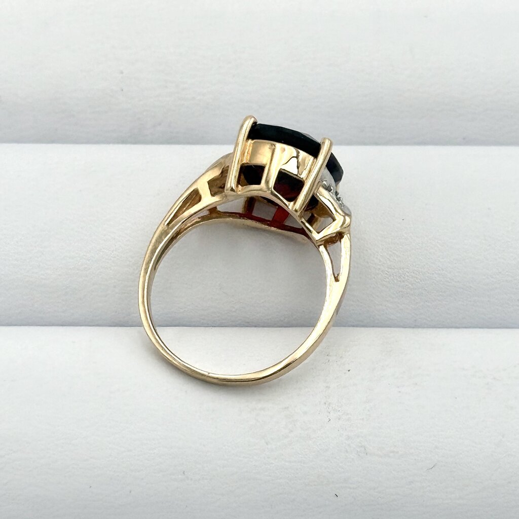 14k Yellow Gold Oval Cut Red Garnet w/ Melee Diamonds Ring