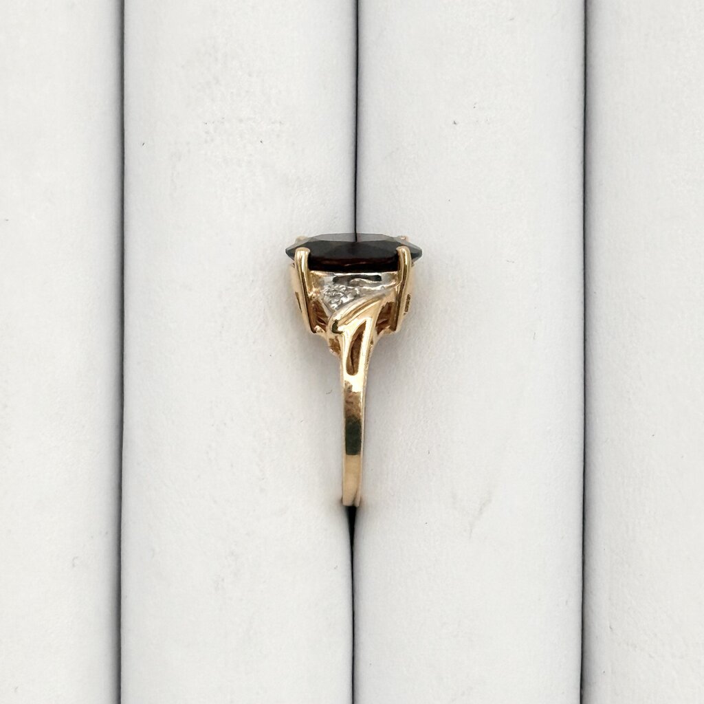 14k Yellow Gold Oval Cut Red Garnet w/ Melee Diamonds Ring