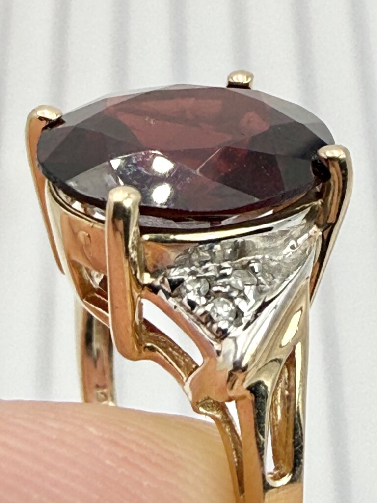 14k Yellow Gold Oval Cut Red Garnet w/ Melee Diamonds Ring