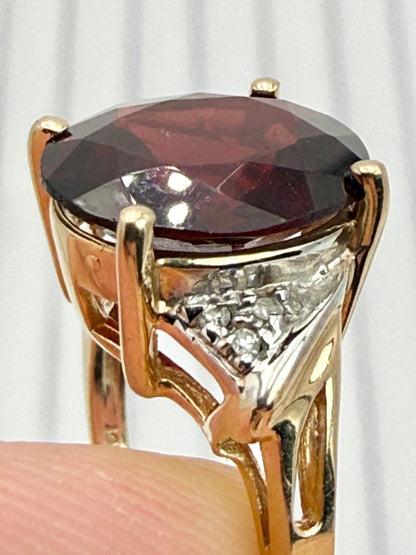14k Yellow Gold Oval Cut Red Garnet w/ Melee Diamonds Ring