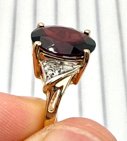 14k Yellow Gold Oval Cut Red Garnet w/ Melee Diamonds Ring