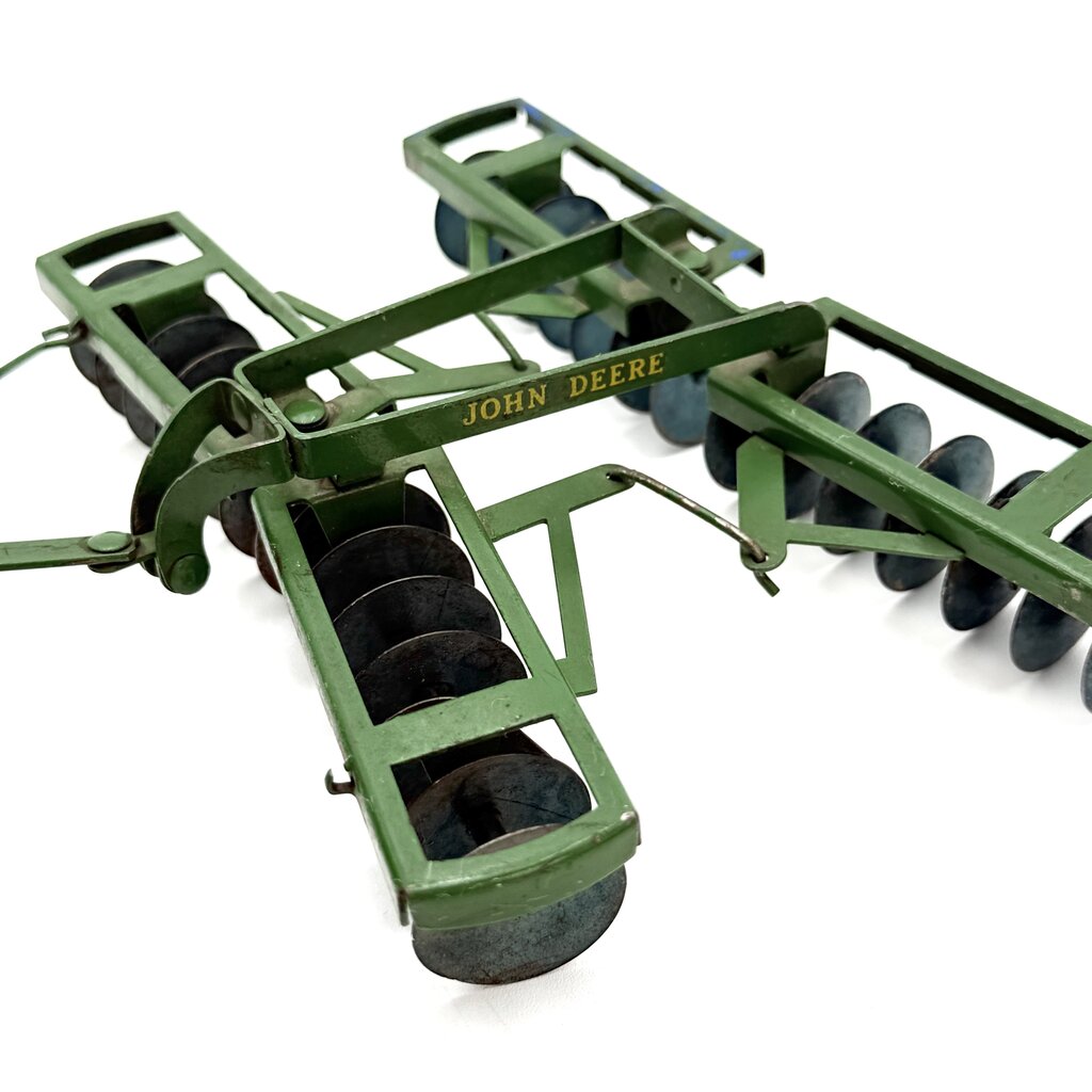 VTG John Deere 1:16 Diecast Farm Tractor w/ Disc Harrow & Manure Spreader