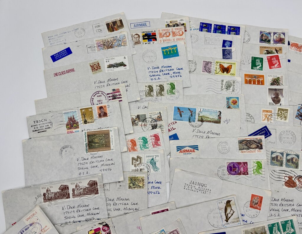 Lot of 200+ Vtg. International Stamps & Covers /j
