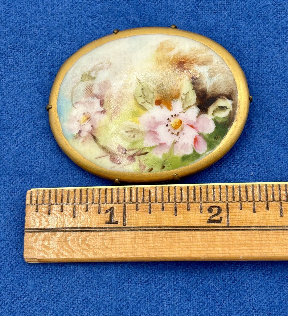 Antique Victorian/Edwardian Hand-Painted Porcelain Brooch /j