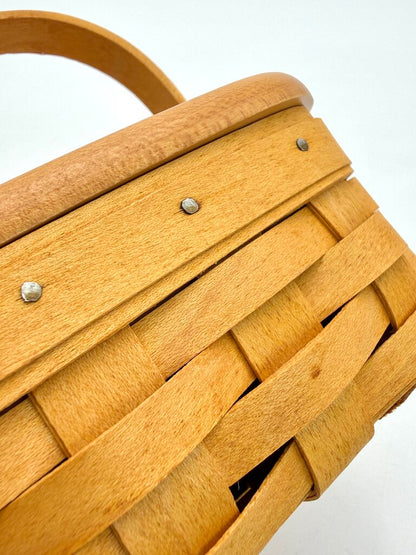 Longaberger 2002 Tarragon Lidded Storage Basket