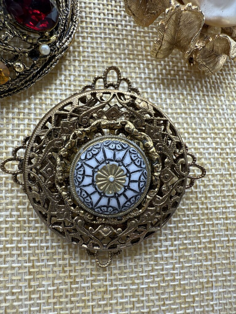 Unique Lot of 3 Beautiful Brooches /ro