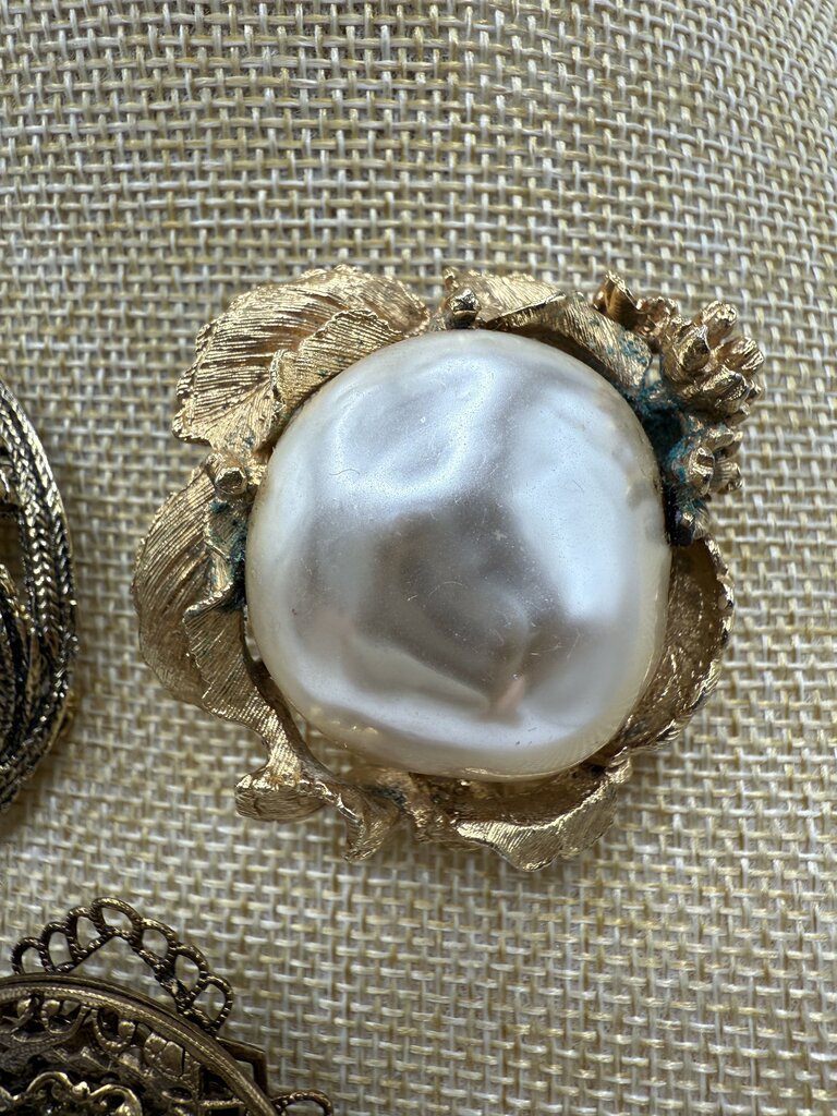 Unique Lot of 3 Beautiful Brooches /ro