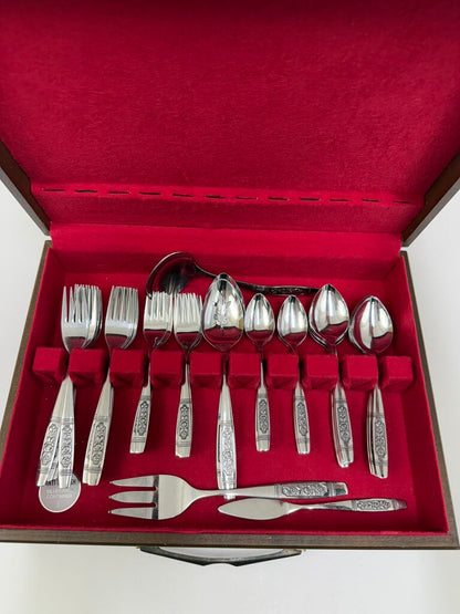 VTG Oneida Community Louisville Pattern Flatware Set of 100 Pieces /ro