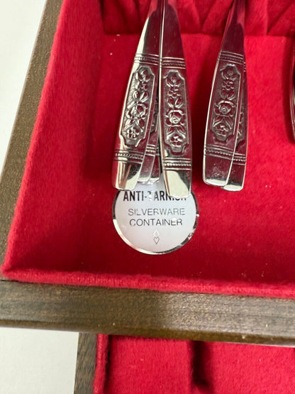 VTG Oneida Community Louisville Pattern Flatware Set of 100 Pieces /ro