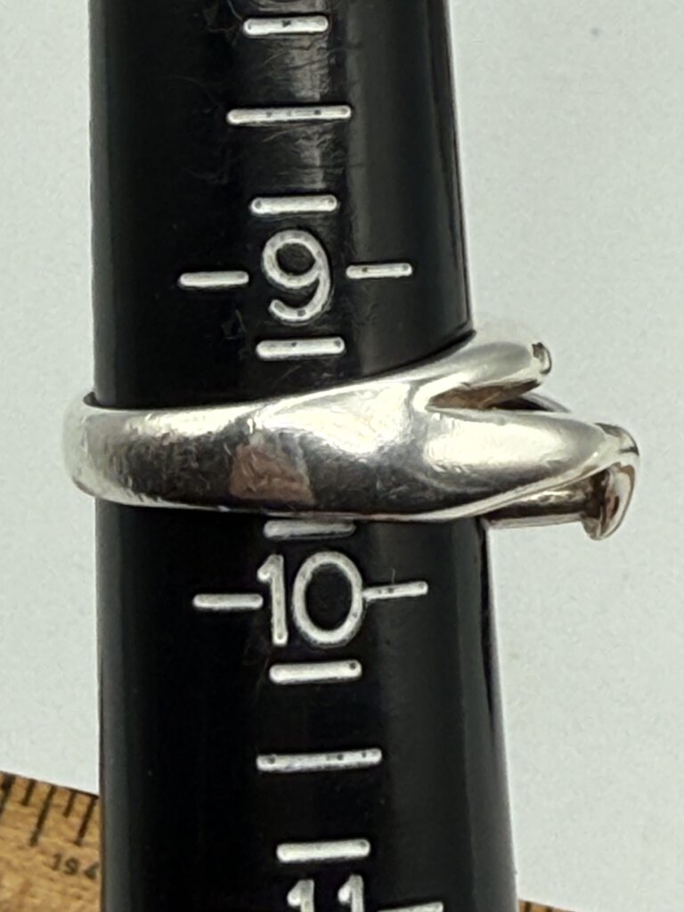 Solid Sterling Silver Ring with Raised V Design Size 9.5 /ro