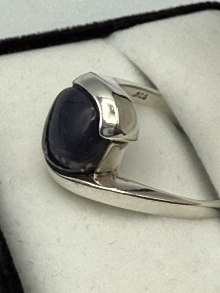 Sterling Silver Comfort Band Ring w/Navy Blue Stone Size 9 /ro