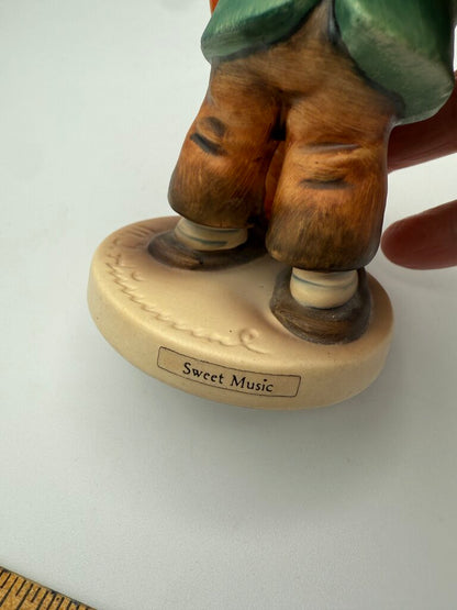 VTG M.J.Hummels “Sweet Music” & Street Singer” Figurines /roh