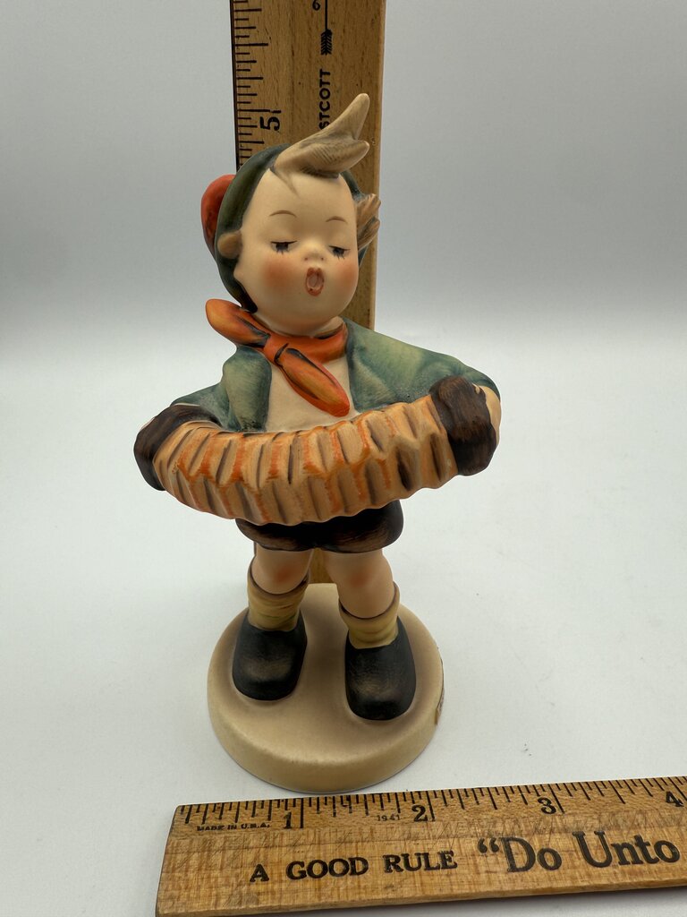 VTG M.J. Hummels “Accordian Boy” & “Hear Ye, Hear Ye” Figurines /roh