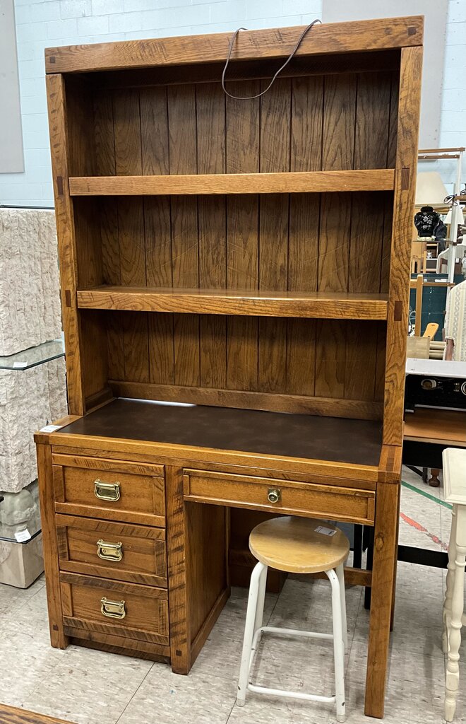 Desk w/ Hutch
