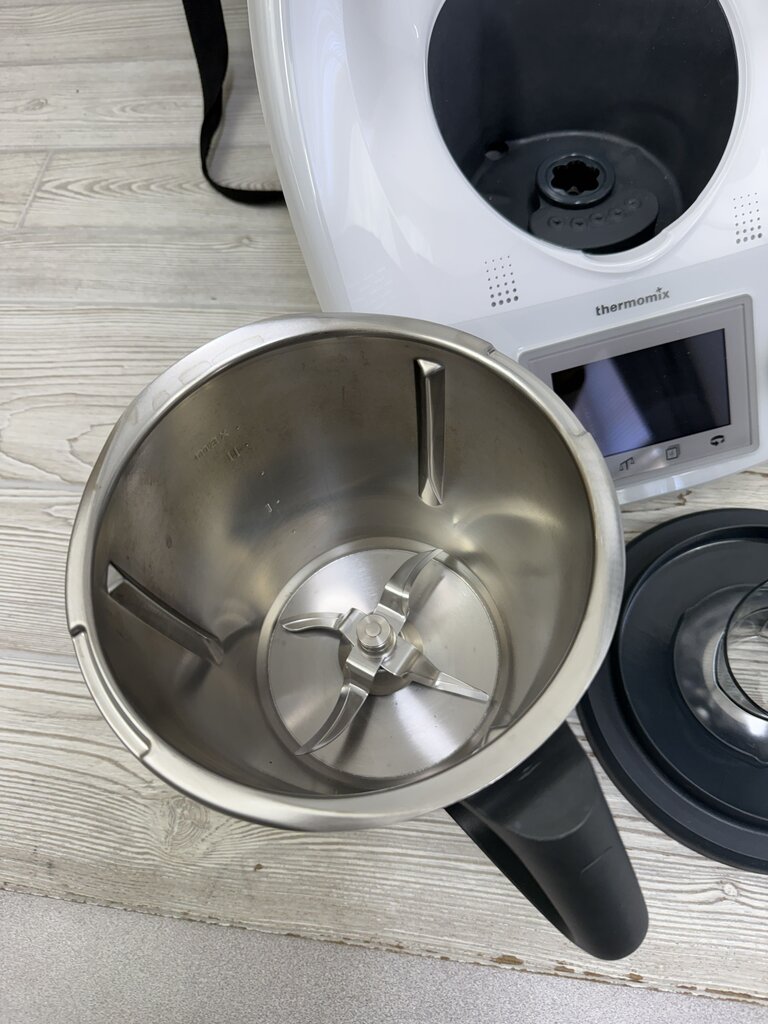 Vorwerk Thermomix TM5 Touchscreen Multi-Purpose FoodProcessor Full Size w/Case /rw