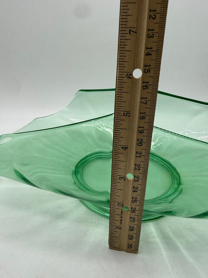 Green Vaseline Uranium Glass Centerpiece Curved in Rim /ro