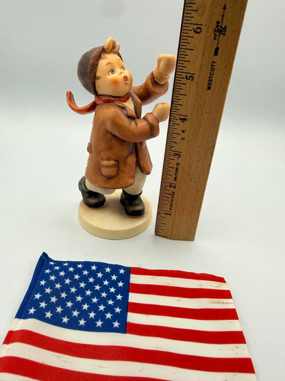 Goebel Hummel Figurine “Call to Glory” #739 1994 1st Edition /roh
