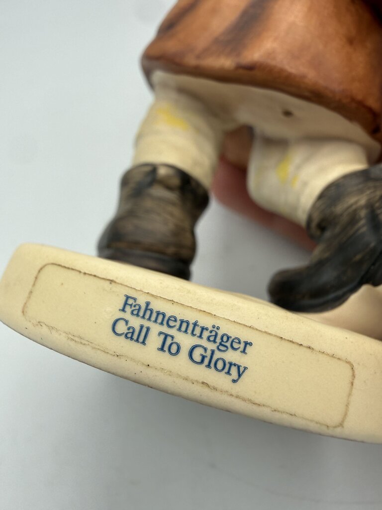 Goebel Hummel Figurine “Call to Glory” #739 1994 1st Edition /roh