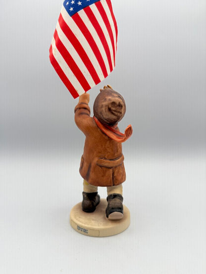 Goebel Hummel Figurine “Call to Glory” #739 1994 1st Edition /roh