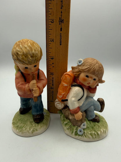 Rare Goebel Charlot Byj Figurines Backpack/Hiker Boy & Girl set /ro