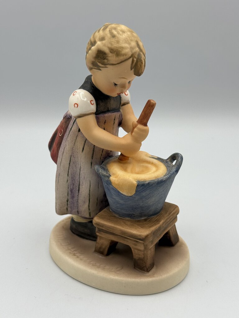 VTG Goebel Hummel Figurines Baker #128 & Baking Day #330 /ro