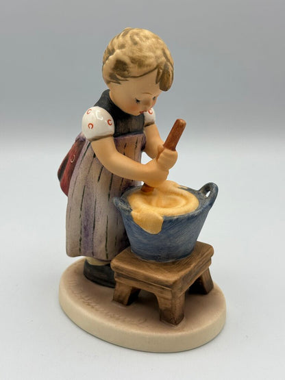 VTG Goebel Hummel Figurines Baker #128 & Baking Day #330 /ro
