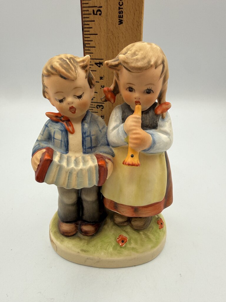 VTG set of 2 Goebel Hummel figurines Coquettes & Birthday Serenade /ro