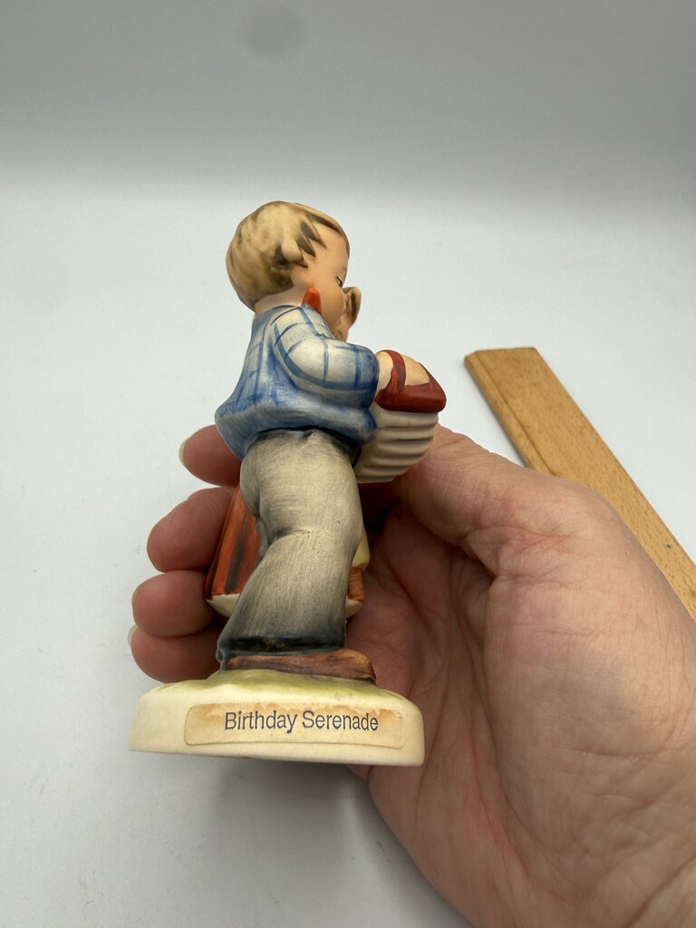 VTG set of 2 Goebel Hummel figurines Coquettes & Birthday Serenade /ro