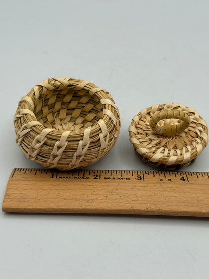 Native American Hand Woven Bear Grass Basket w/Lid /ro