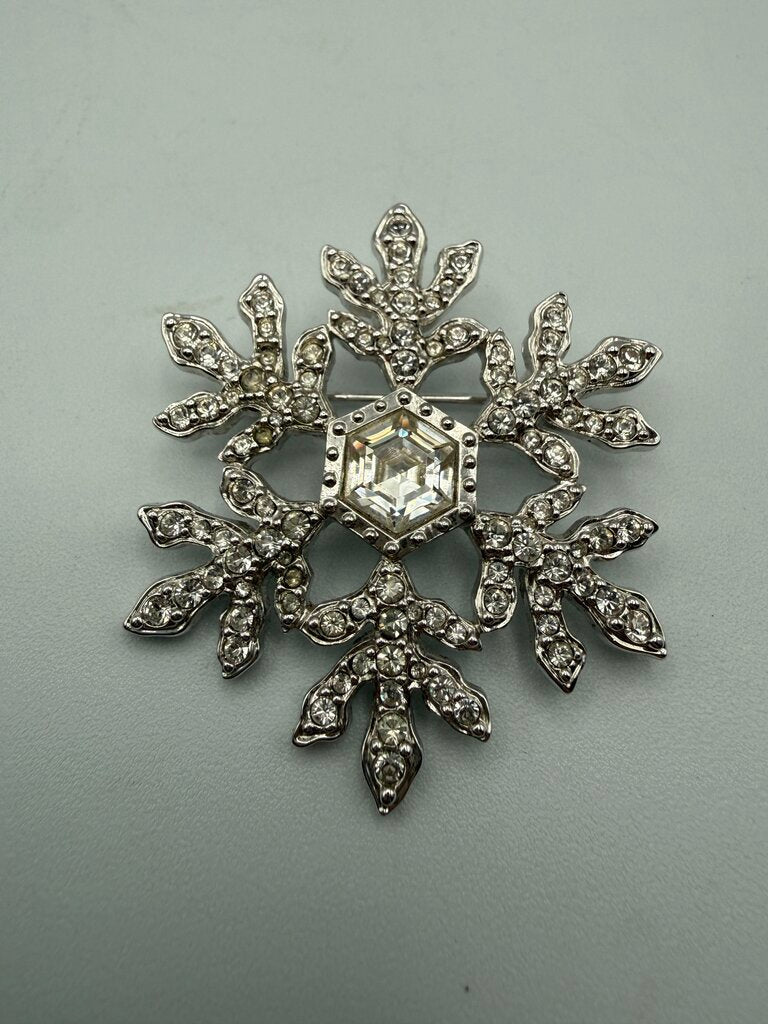 VTG Swarvoski Clear Crystal Snowflake Pin/Brooch Hallmarked /ro