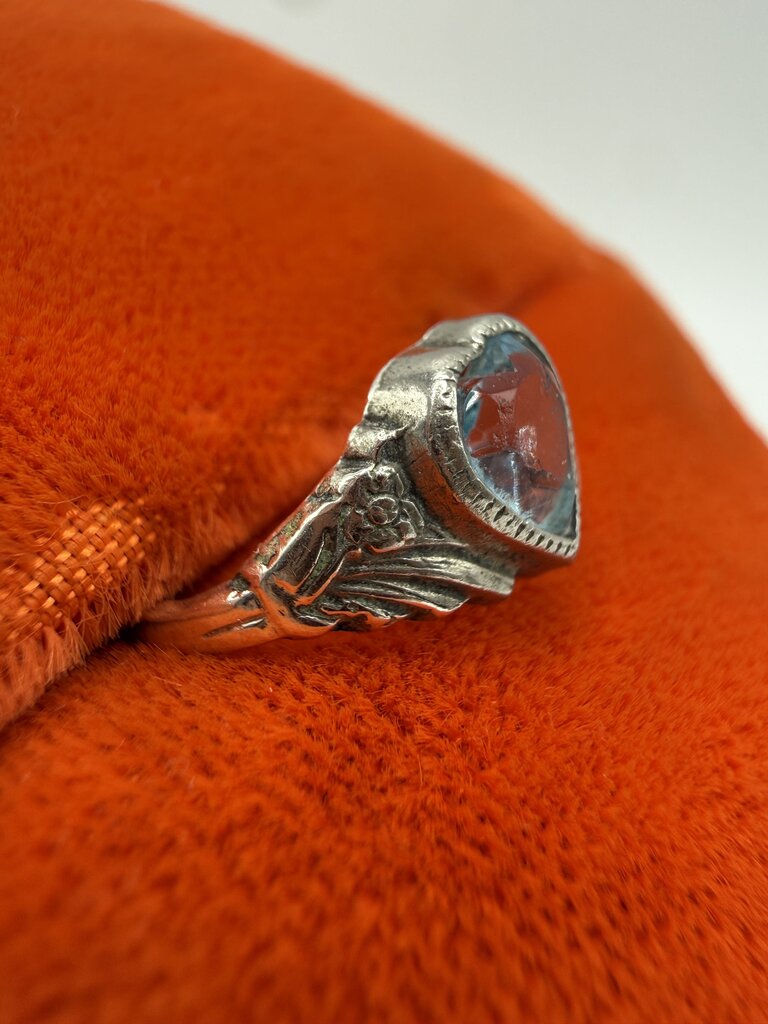 Vtg Sterling Silver Ring w/Heart Blue Topaz Gemstone Size 4.5 /ro