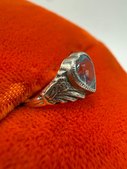 Vtg Sterling Silver Ring w/Heart Blue Topaz Gemstone Size 4.5 /ro